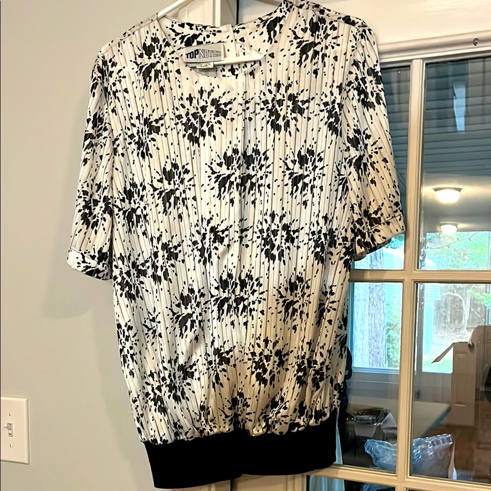 Top Notch Vintage‎ Women's Black and White Floral Top like new